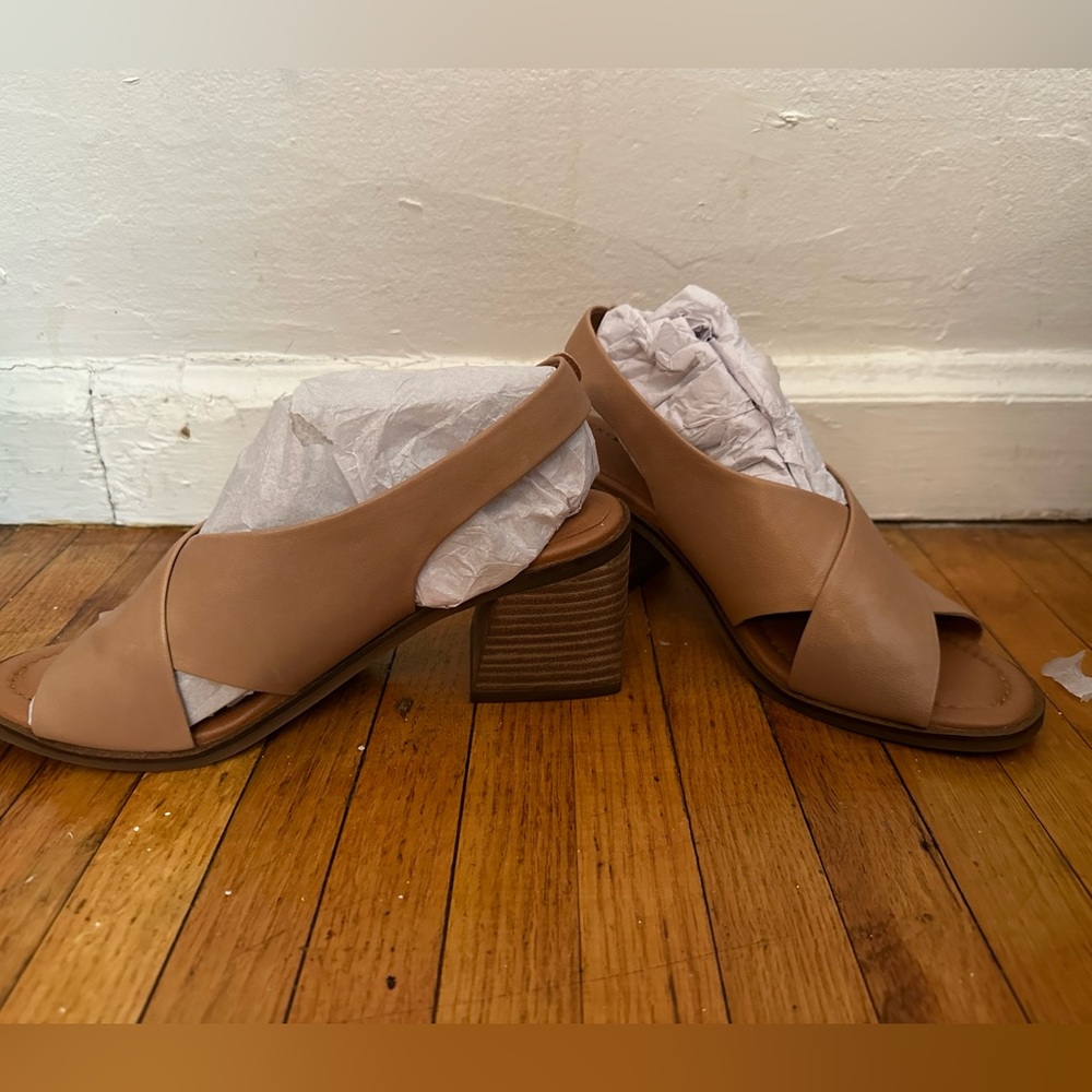 NWT Lucky Rhidlee Heeled Sandal Tan Size 9
